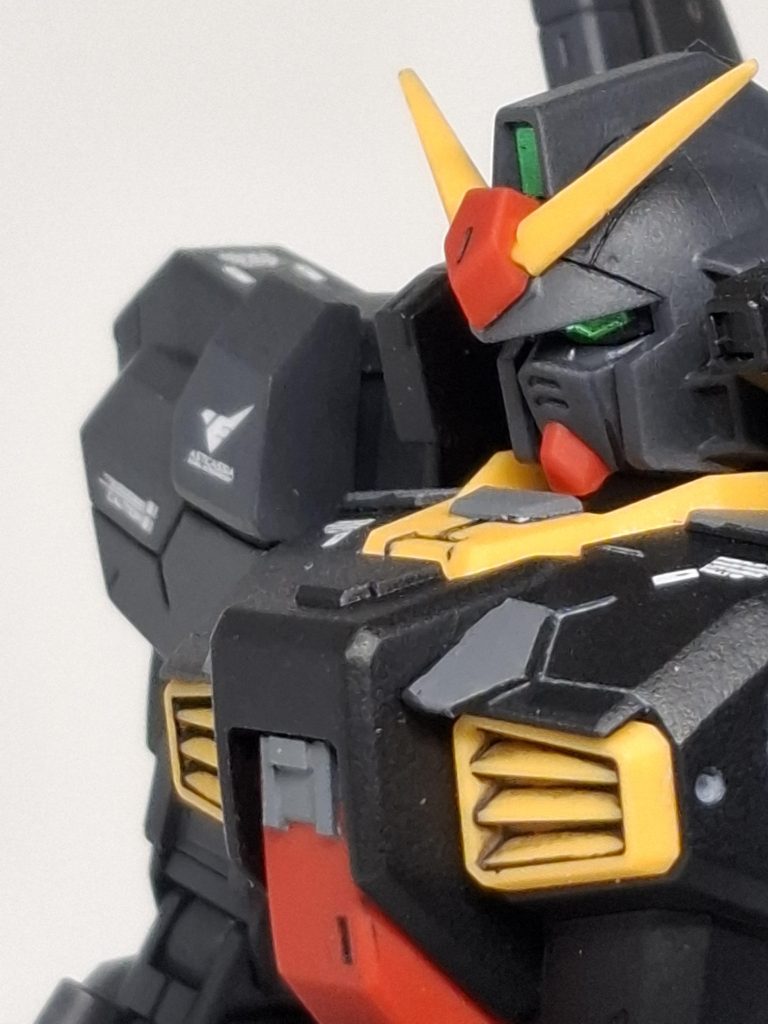 胸部の改造はプラ板で少し胸厚にしてサブカメラは撤去しました。