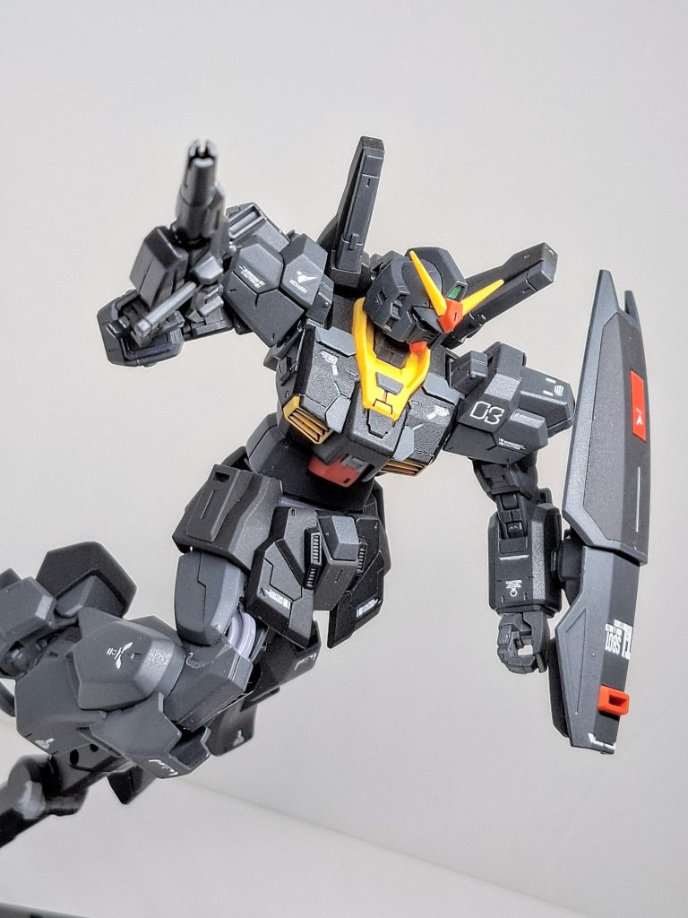 動かすと塗料が薄氷のように落ちるので今回のポージングは控えめで勘弁してくだせぇ