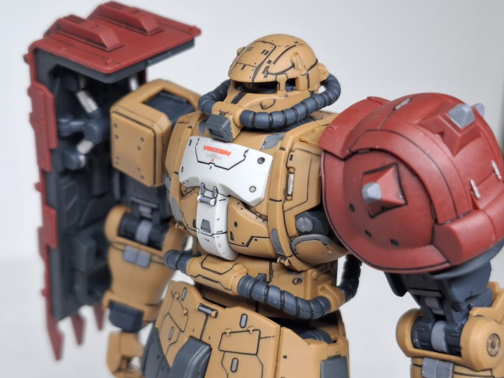 デカールは今回2個しか貼ってませんね。胸部とシールドに1つずつ貼ってます。