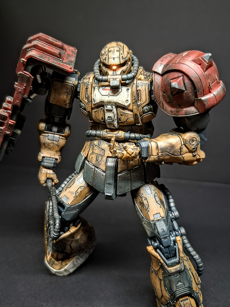 比較用のハンドパーツの写真がなくて申し訳ないのですが作った人ならわかるとおもいますがカミーユの親指ぐらいにたっていたのをだいぶマイルドにしてます。