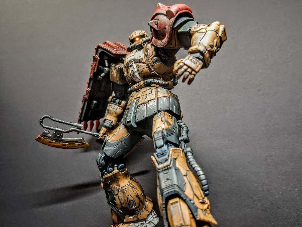 ハンドパーツが付いていたんですかなんかやたらと親指の主張が激しかったので一度きり飛ばし削って加工し角度を変えています。