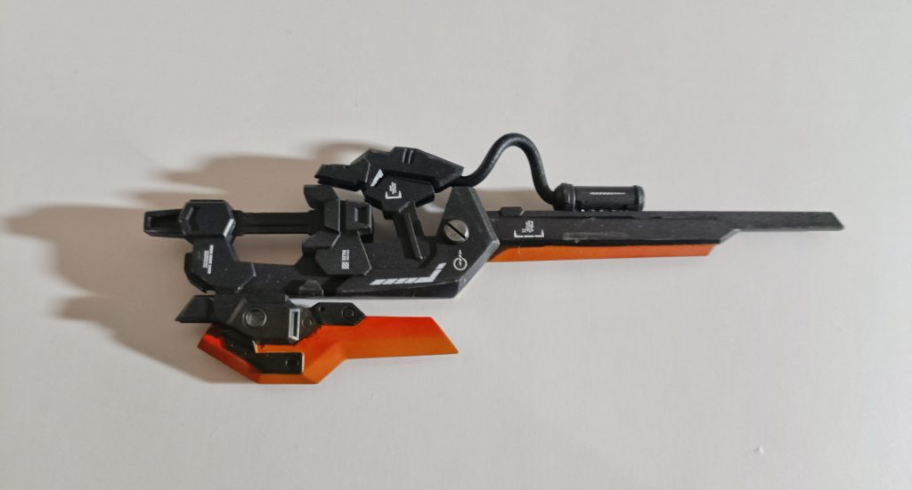 処刑人は大斧や大剣のイメージがあったのでそれに近づけるようにジャンクパーツを組み合わせて作りました。