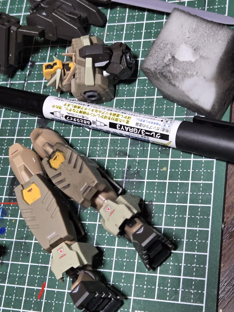 いつものようにパチ組部分塗装にリアルタッチマーカーにスポンジ仕上げ