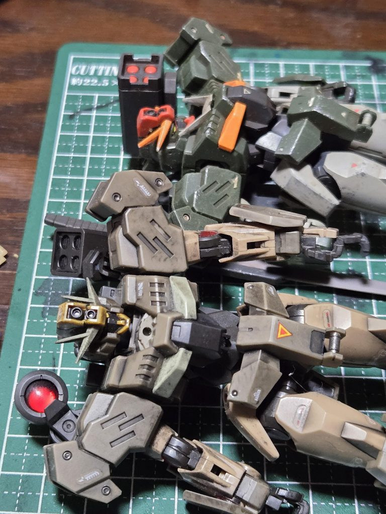 さぁ完成だ✨と思ってたら胸元パーツの紛失発覚(T_T)ホロ酔いで作業着してたからかなぁ