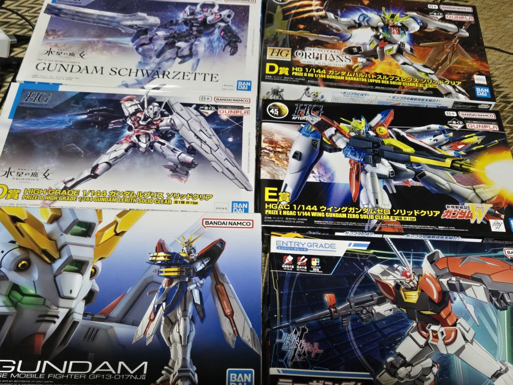 仕事先の息子さんが積みプラの置場所に困ってきたということで大量に譲り受けてきたのでがんがんパチ組んでいかせていただきます(((^_^;)