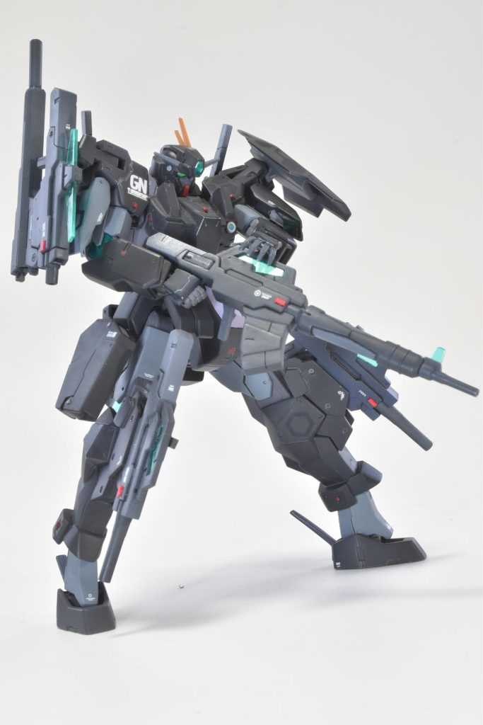 GNアサルトカービン構えOVAでは狙撃で使っていましたが、カービンはアサルトライフル系統の印象があるので、勝手に連射する武装だと思っていました。