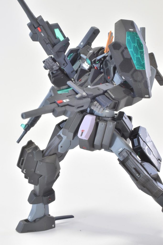 GNビームサブマシンガン構え