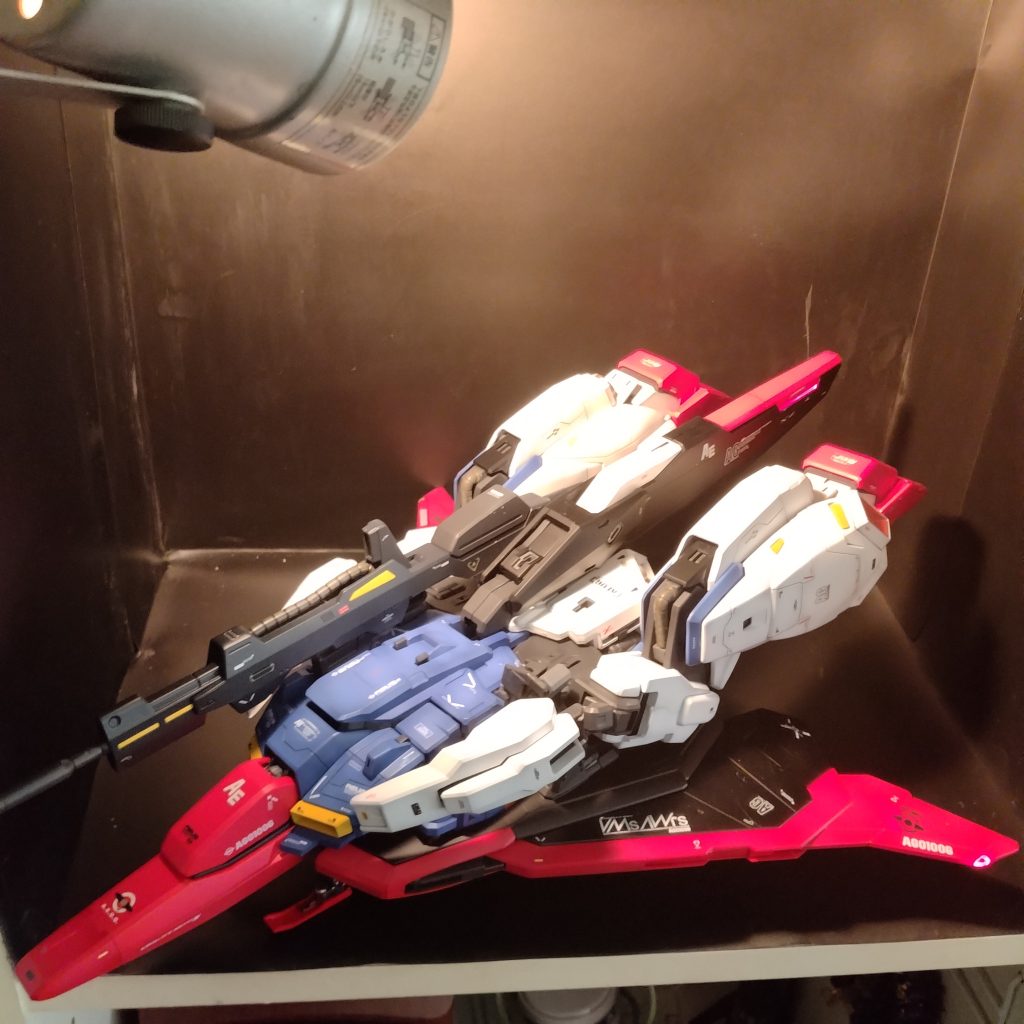 私的にはこのキットの目玉はやはりウェイブライダーだと思うんです!デカくて迫力がある上に翼などにもLEDが入ってるので!光るんです!それが地味にカッコよくて飾る際はモビルスーツはHGでPGはウェイブライダーで飾るのもアリだと思います!