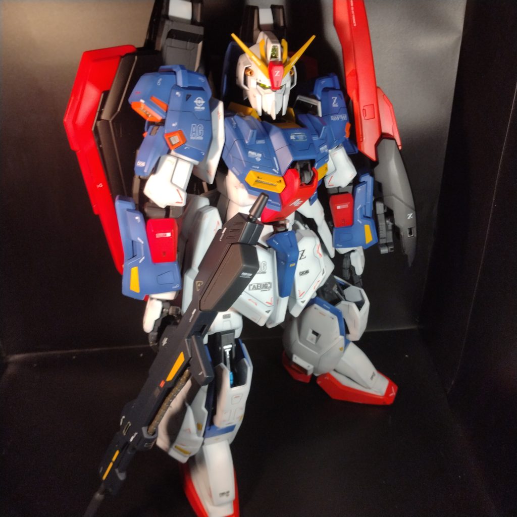 普通のガンプラ感覚では、作れるような難度ではありませんでした!(笑)特に電気系の組み込みなど数カ所ある為に作りながら接触テストするので!組み立てに時間が掛かりました!(笑)