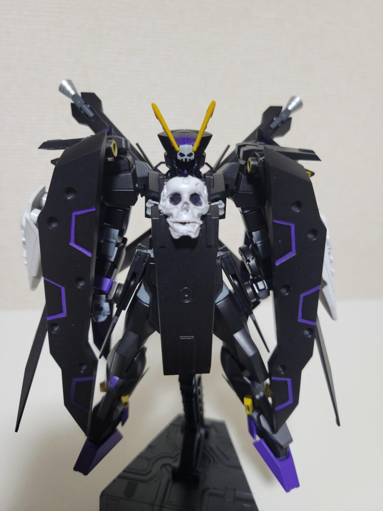 高い機動力を活かして敵地に一気に攻める場合、防御力を向上させるアーマーを装着して攻撃時にパージして強襲することも可能。