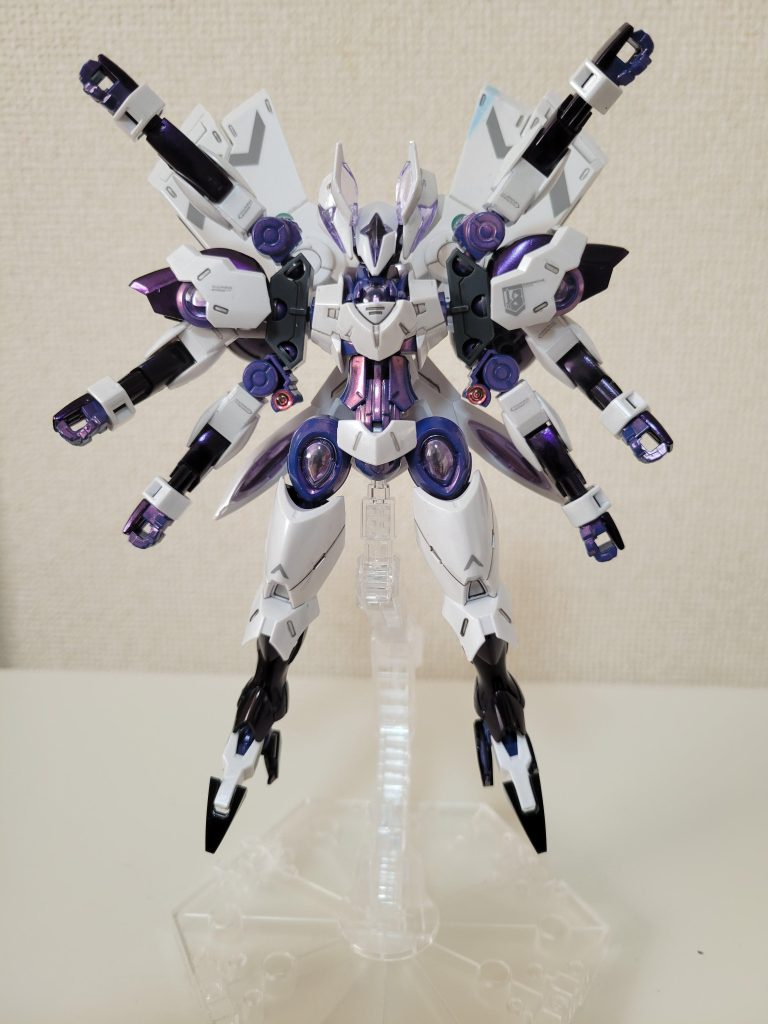 設定はガンプラバトルの世界(ビルドファイターズだけでダイバーズは知りません😅)Mr.キシドーのガンプラ。騎士道精神の元、剣のみで戦うスタイルだが、キレると背中に装備された遠隔操作のポッドを使用し遠距離攻撃も仕掛けてくる。正面の横についている左右の顔にはAIセンサーがあり、複数ある腕の操作をサポートしている。とか、考えたけど頭悪いから設定とかムリムリ(ヾノ・∀・`)とりあえず、ライバルのフドウのガンプラ百式観音ウンと戦い勝利したものの、リベンジを誓ったフドウが新たに作った百式観音キリークに敗北するといった感じ笑