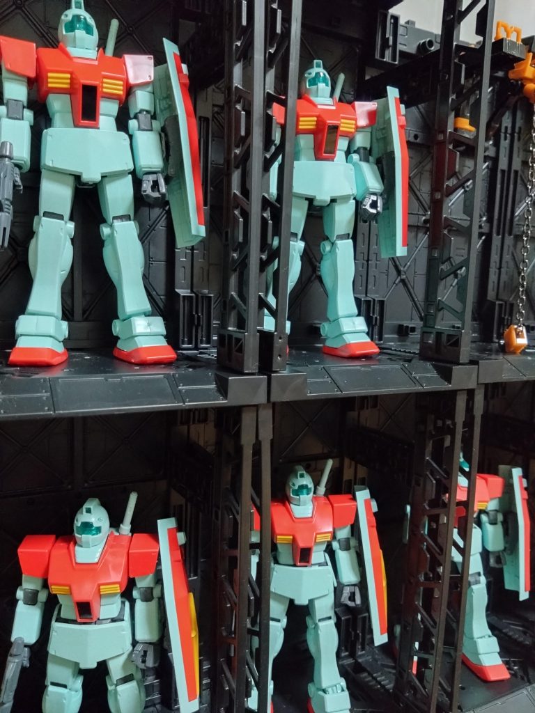 山田化学さんの格納庫と2024年に作った1体をプラス