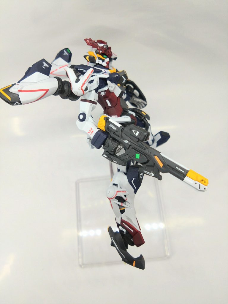 デカールの難易度は過去最高でした。老眼&余りの小ささにプルプル震えながら⋯曲線も多いしキツかったです。部品も細かいので今回はヤスリがけもスジボリも無しです。その代わりヤケクソ気味にデカール追加しまくりました。余ってた水星関連のデカールが似た色合いの物が多く多用。付属のデカールの後だと「凄ぇ楽に貼れる!」と笑ってしまいました