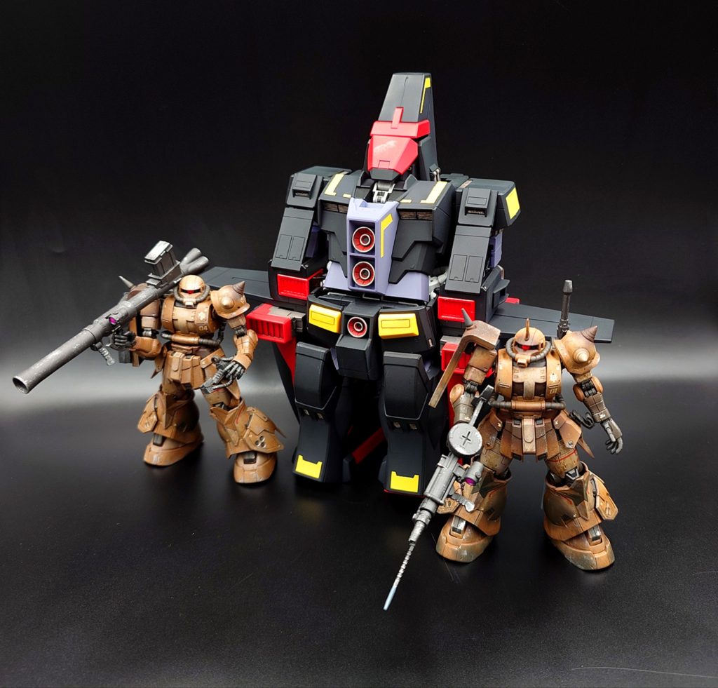 同サイズのザクを並べるとその大きさがよくわかります😆