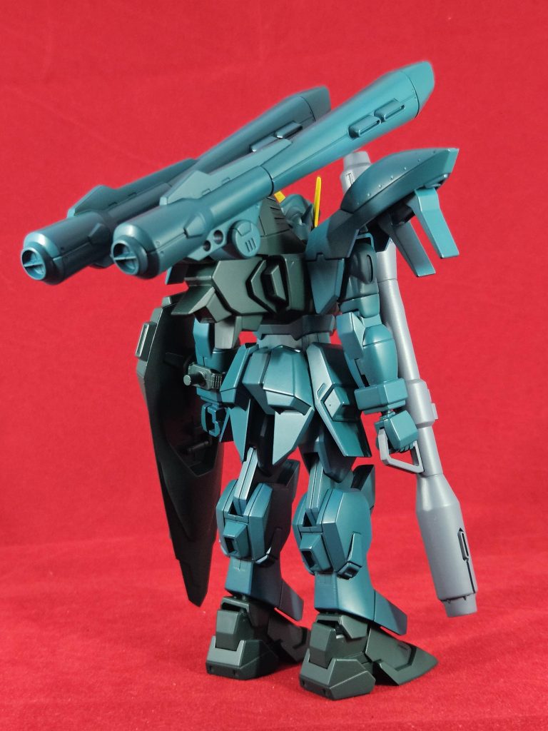 トーデスブロックやケーファーツヴァイを持たせました重装備のメカは良いですね細身のボディに対して背負ってるシュラークのゴツさがたまりませんね