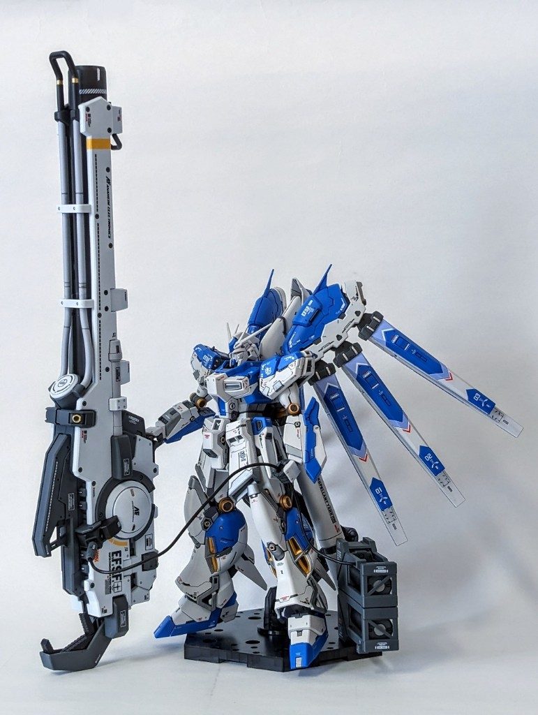 かなりのデカブツでございますな(*>_<*)ノ機体の身長以上ありますんで、迫力あります♬ 持たせた感じのポージングも…