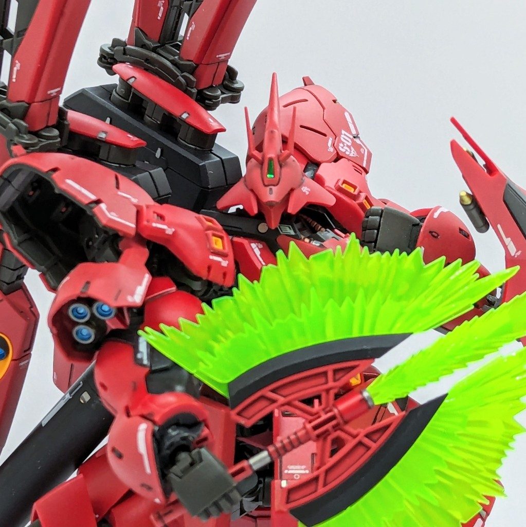 サザビーはマジでバランス良いですね!ポージングも様になるし、作って良かった♬ 最後に『逆襲のシャアシリーズ』のアムロ機&シャア機を並べて…