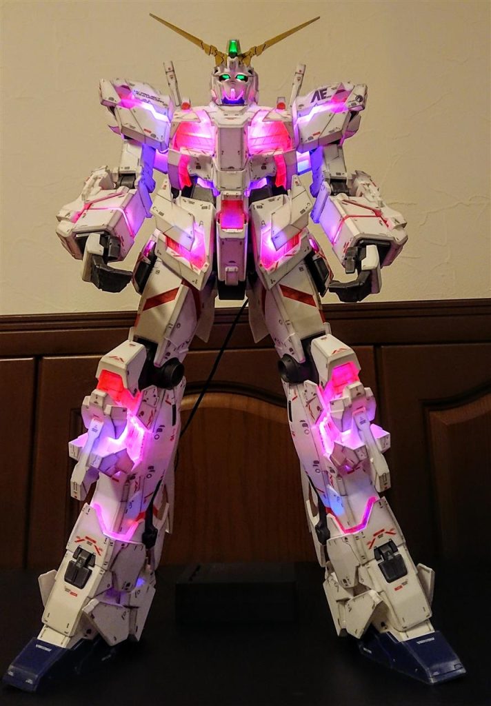 どですか?巨大キットでビカビカは迫力あります♬大きさは写真では分かりにくいですね…