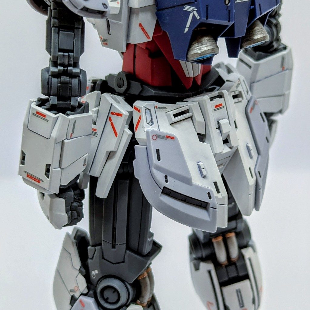 シンプルなんですが、デカール追加も含めた情報量の多さもあり、このままでも見応えある感じ♬ お次はNT-D発動!サイコフレーム装備…