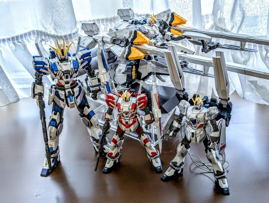 ナラティブガンダム並べて記念撮影♬あ！MGのB装備が居ない〜、というか、まだ届いてませんわぁ…二次再販で注文はしちゃってます(*ﾉω・*)ﾃﾍ 最後までご覧頂き有り難うございます。また投稿した際は見て頂ける幸いですm(_ _)m