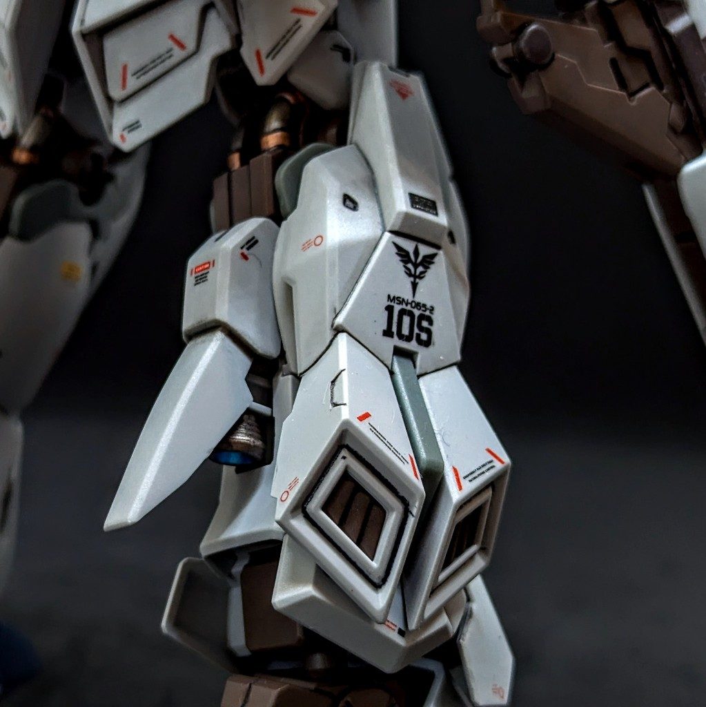 細かい部分の造形も素晴らしい(*˘︶˘*).。.:*♡ ポージング取らせると、意外に躍動感も増して筋肉質なボディラインに惚れちゃいます♬