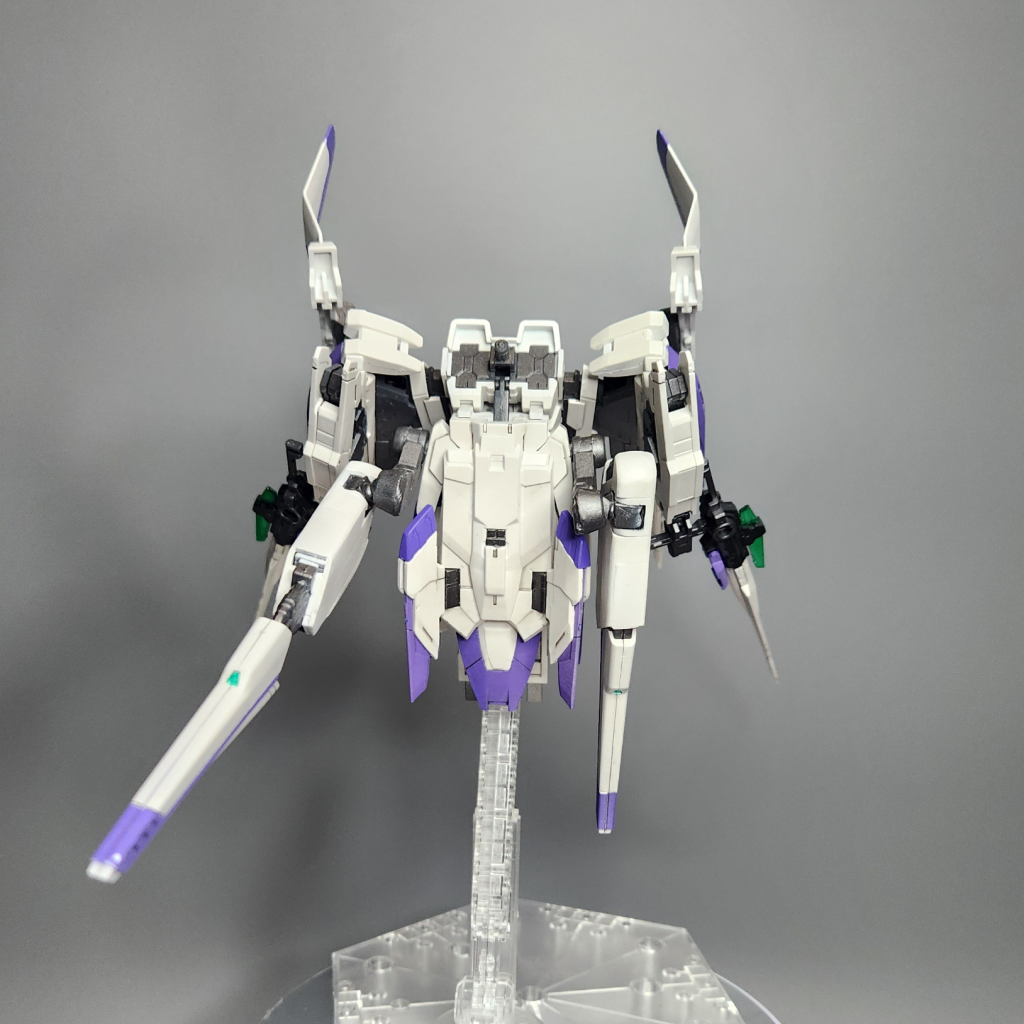 ドッキング体制左右のウィングはドッキング時畳めるようにしてあります。