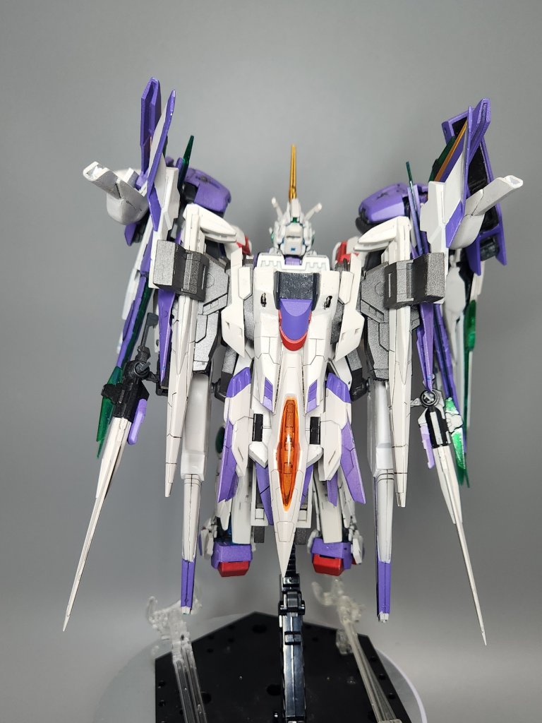 後ろからウィングを畳んだ事でソルコーンガンダムのミノドラとソードビットバインダーと干渉を回避してます