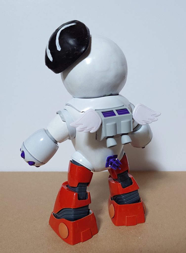 後ろ姿ですこの画像だけで何種類の白があるでしょうか各地に営業に行くので補修の跡があるって事にします