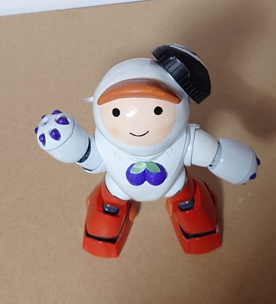 頭もひっつき虫で押さえてるだけなので、真上を見る事もできます。ひっつき虫は万能なので使い勝手がいいです。塗装もひっつきますが