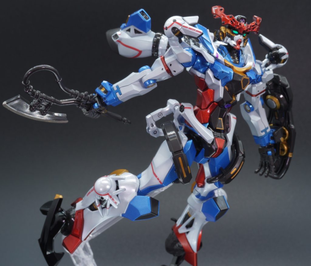 パッケージアートのポーズです。ここまで、ご覧頂きありがとうございました。下記塗装レシピです。本体等 ホワイト…ブルーグレー、GGXホワイト、ムーンストーンパール本体等 レッド… モザンレッド、プレミアムメタリックレッド深紅本体等 ブルー…コバルトブルー+ウルトラブルー+ホワイト、マイカパウダー(ブルー+ライトブルー)本体等 ゴールド…ヴィクトリーゴールド、水性スーパーファインゴールド関節等 ブラック…グラファイトブラック足 ブラック…GGXブラック