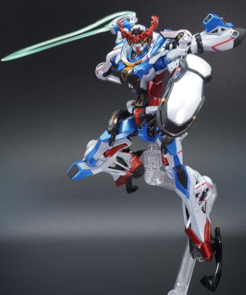 胸、お腹の部分は、シールのゴールドだけを切り出して塗り分けに活用して、シールを使用しないようにしました。