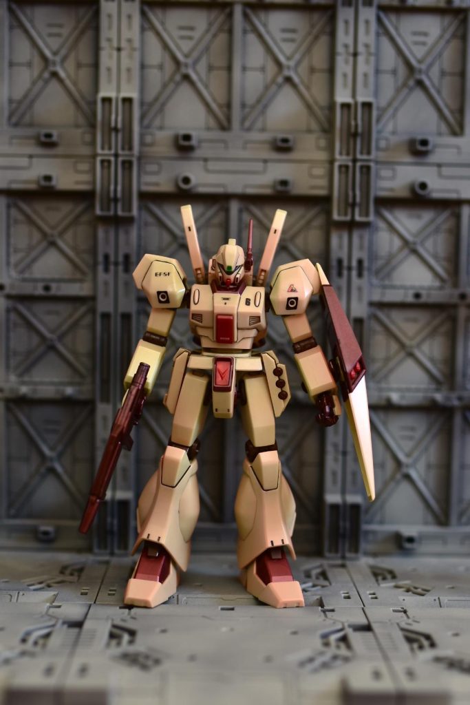 せっかくの福岡限定品なので、成型色を活かしつつアクシズショックみを増す様に塗装してみました。