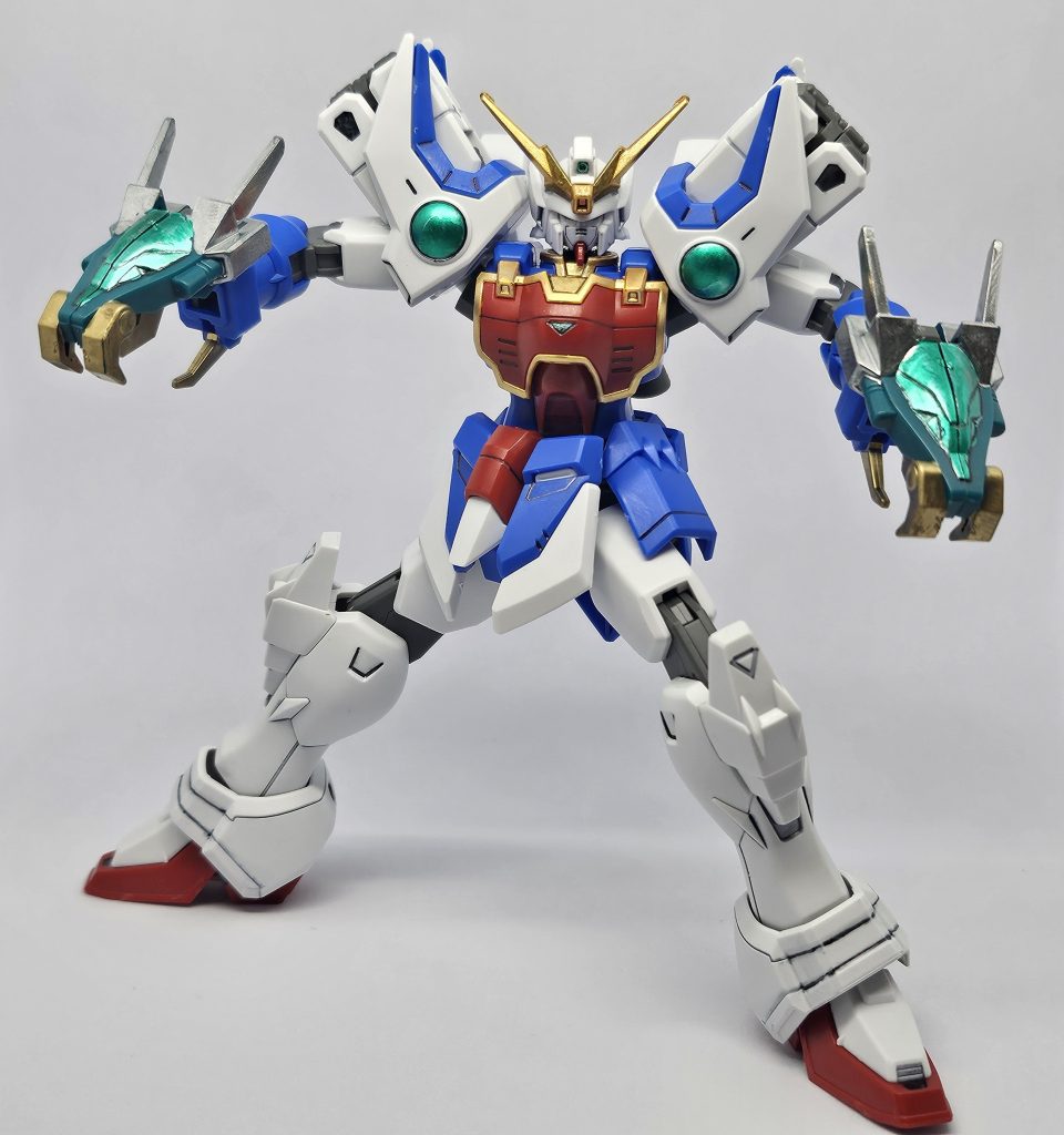 ダブルドラゴンハング表面のメタグリーンは、アルトロンガンダムEWの色が変わっている部分のオマージュで、設定としてはビームコーティングと装甲を厚くしているのでシールド代わりとしても使える設定。このまま格闘戦で相手の装甲を削り取る事も可能。ドラゴンファイヤーではなくヴァイエイトのビームキャノンを小型にしたビームキャノンが付いている。