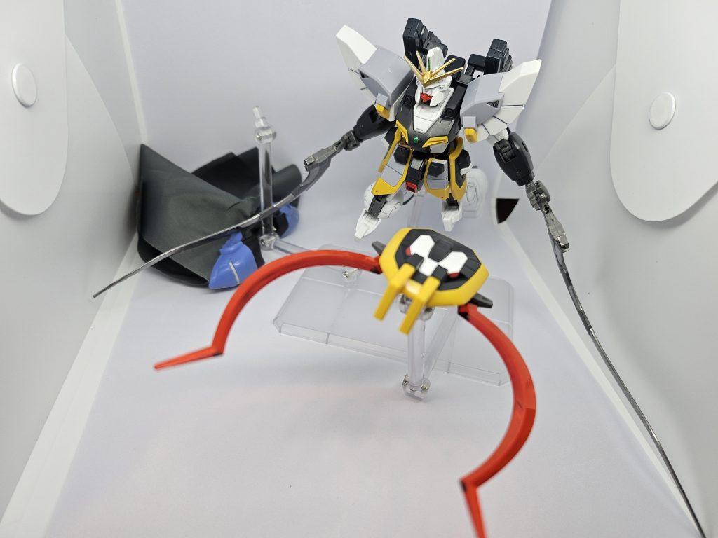 ブースターで斬りかかるクロスクラッシャーとサンドロック！飛ぶシールドは最近も主流になりましたからね！