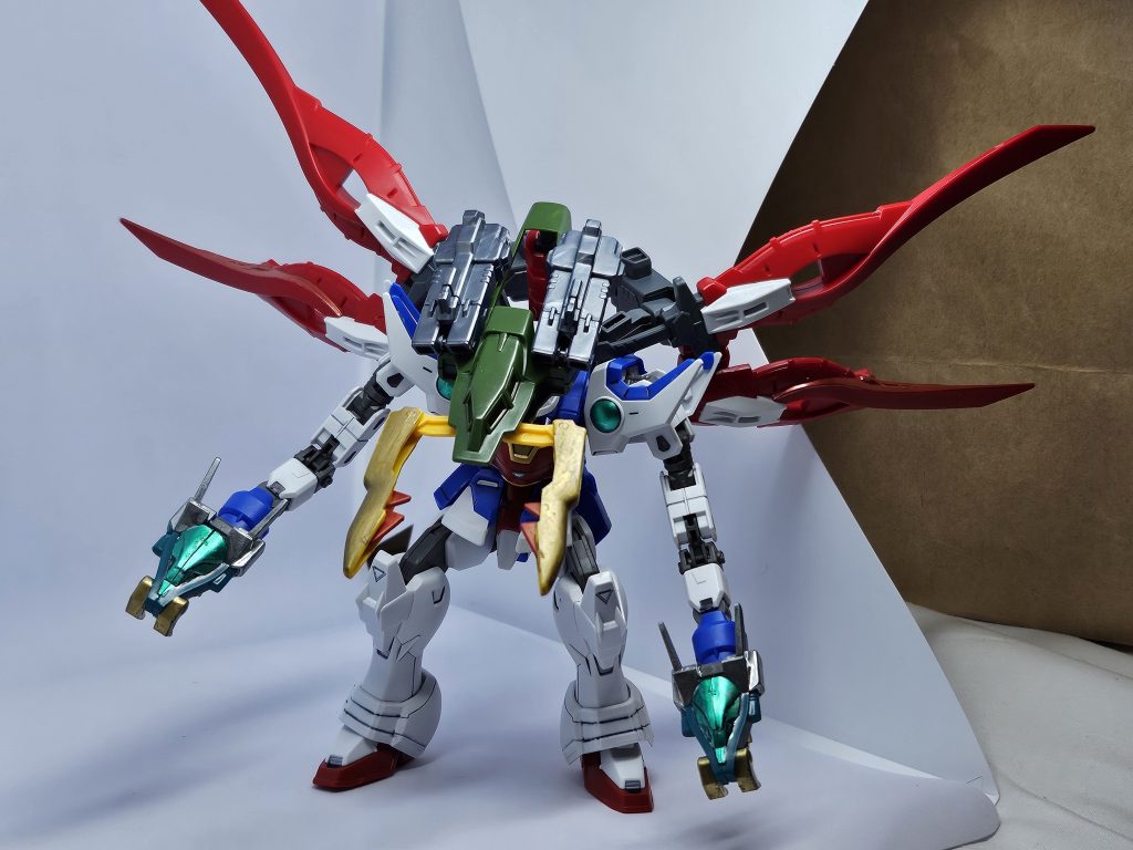 完全に蛇足。最近のウイング系キットって何かとオリジナル変形しだすので波になりました😊異形化ですけど。モード王龍(ワンロン)老師Oの本名です。本当はキングギドラ的なイメージと形にしたかったのは遠い記憶。。。