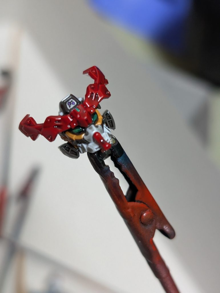 頭にスモーククリアをふいたところちょっと垂れるくらいたっぷり吹いて、あえてムラを作っています