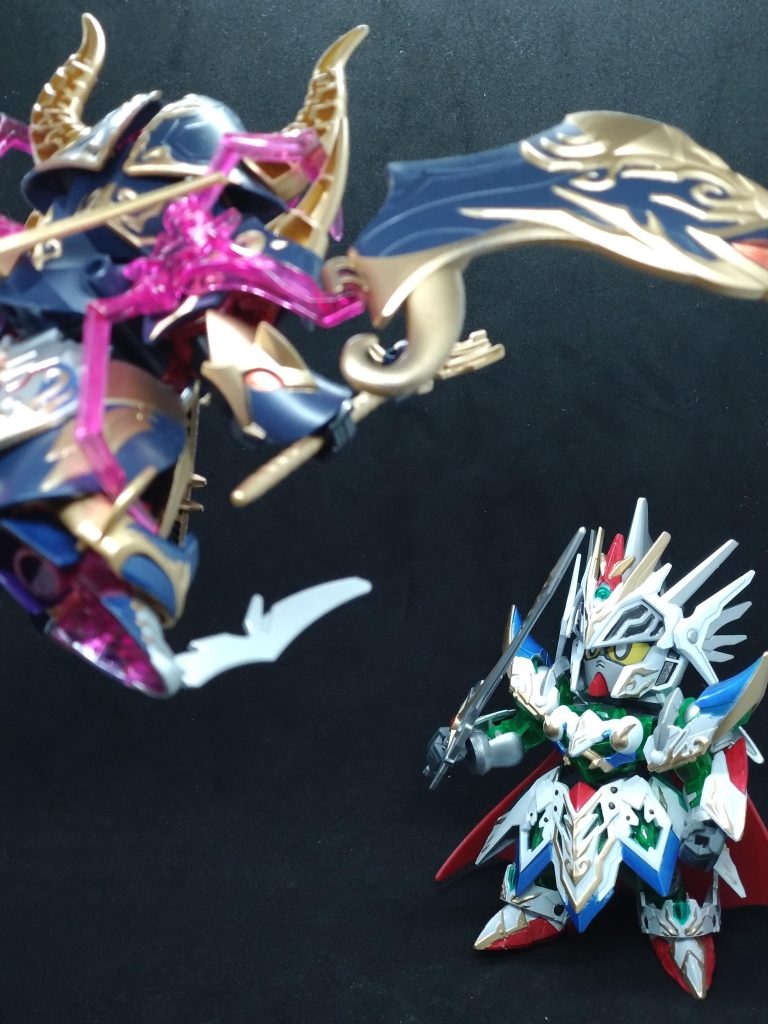 ウォーロックイージスが変身し襲いかかる！