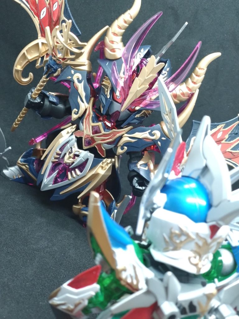 両者一歩も引かず、互角の戦い