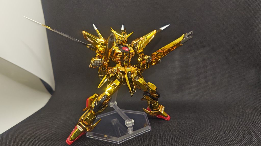 高エネルギービーム砲。この角度だと、オオワシの主翼がフィンのようでF91っぽいような？