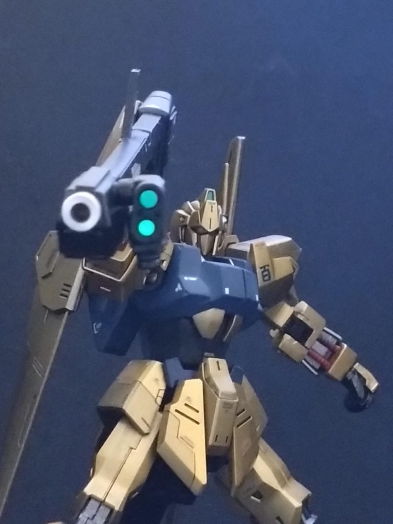 バズーカが淋しい感じだったので砲身を加工し形状変更。レーザーサイトっぽい物を作成しました。