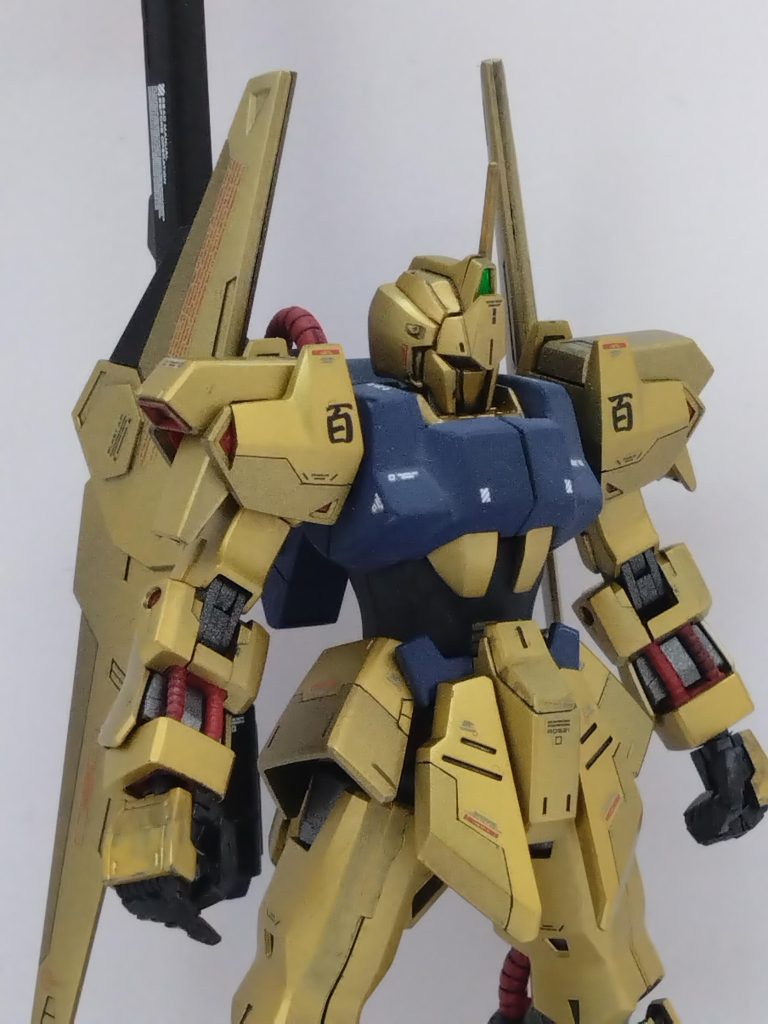 ハンドパーツは残念な感じだったので、ビルドパーツを使用　　　　　　　　　　　　　　　　　　ゴールドは2色で色分けしました。