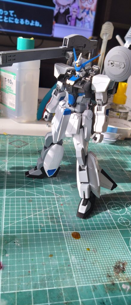 オオツキガタバックパックはレールガンは30mmとコトブキヤのジャンクパーツでミキシングレドームはバンダイビルドパーツを使用ハンガーアームは30mmのジョインパーツを使用