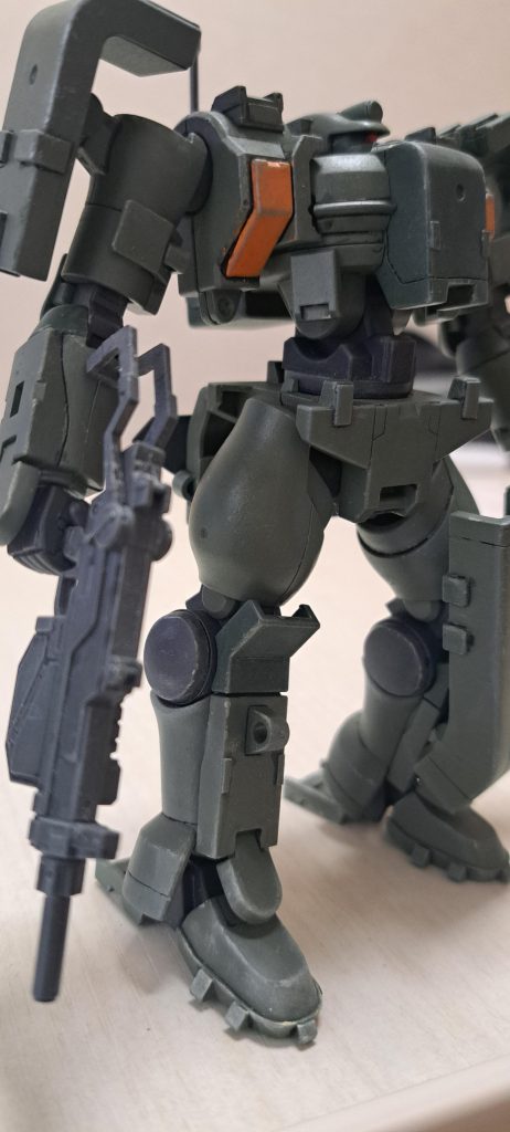 何か加工したわけではないのですが 右足付け根の腰との接続部が折れてしまった為修正したのみです。いつも通り素組です。