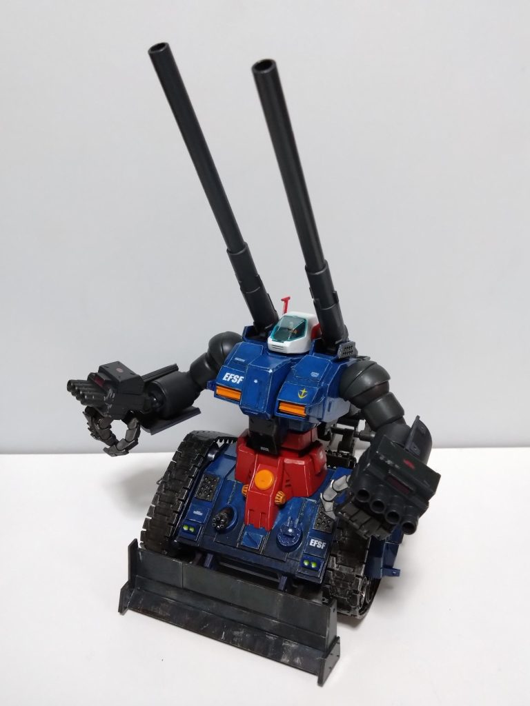 全体像です。フロントには勢いで排土板を装備。暗めのカラーなので少し解りにくいかも。