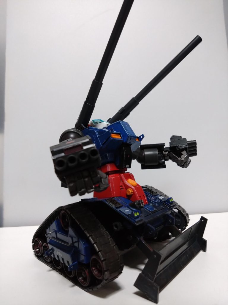 排土板を上げてフロント上げることもできます。関係ないですが下側に直角位まで曲げれます。