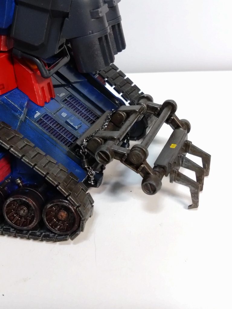 コレがリッパー部分です。本来固い地面を割るものですが砲撃時は突き刺して車体を固定できるかもです。