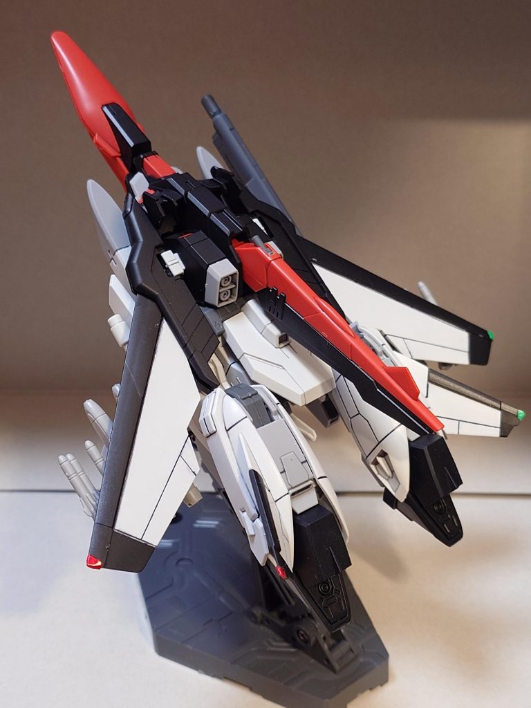 可変翼を後退させて一枚