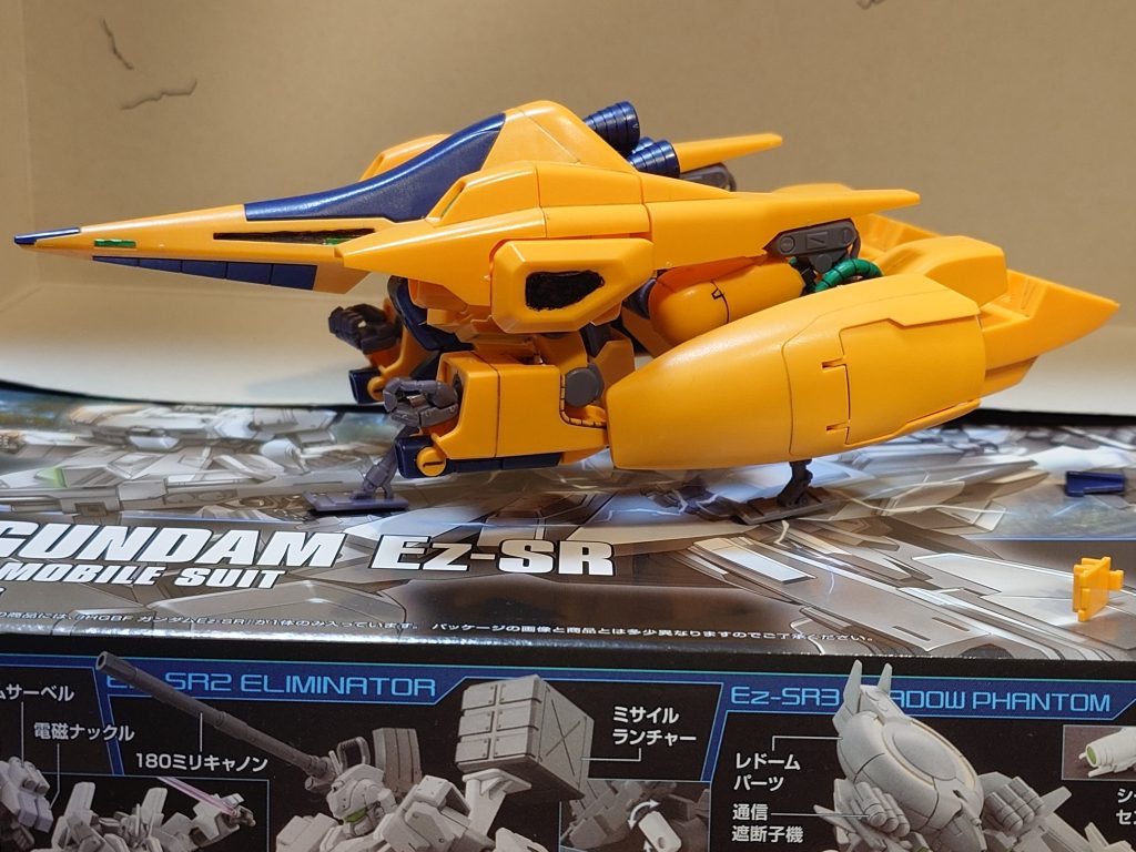 駐機形態。面倒なのと、ポリキャップが露出するのが嫌で手首は付けたまま