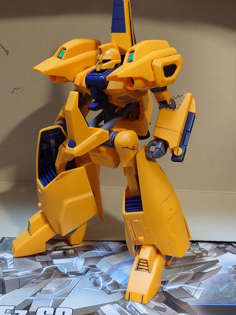 ずっしりとしたフォルム。スラスター展開し忘れてます