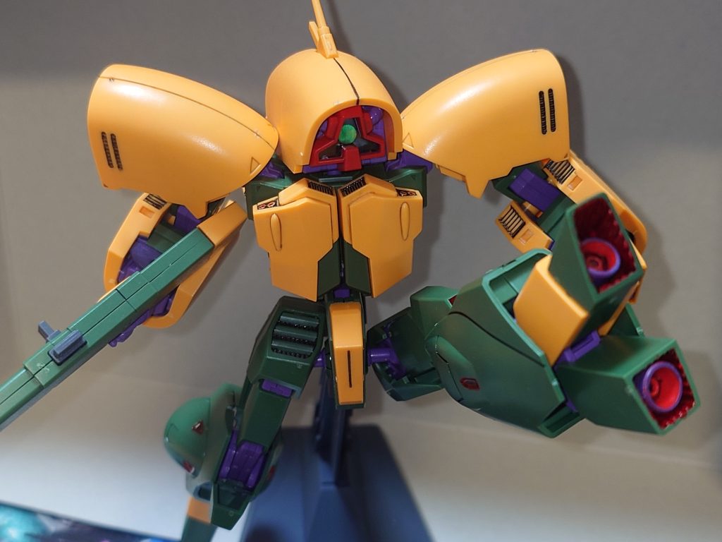 格闘戦はパンチとキックで()